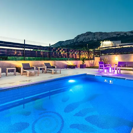 Aurora Villa