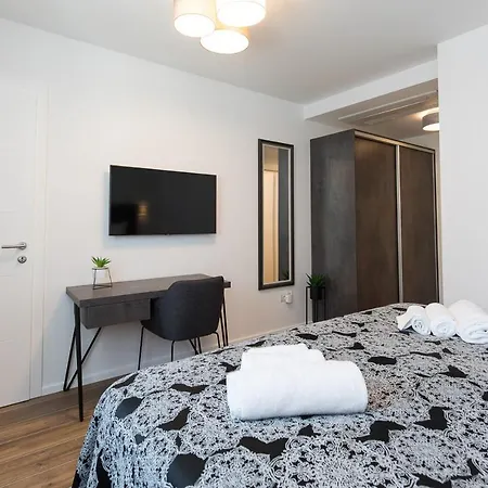 فيلة Aurora باشْكا